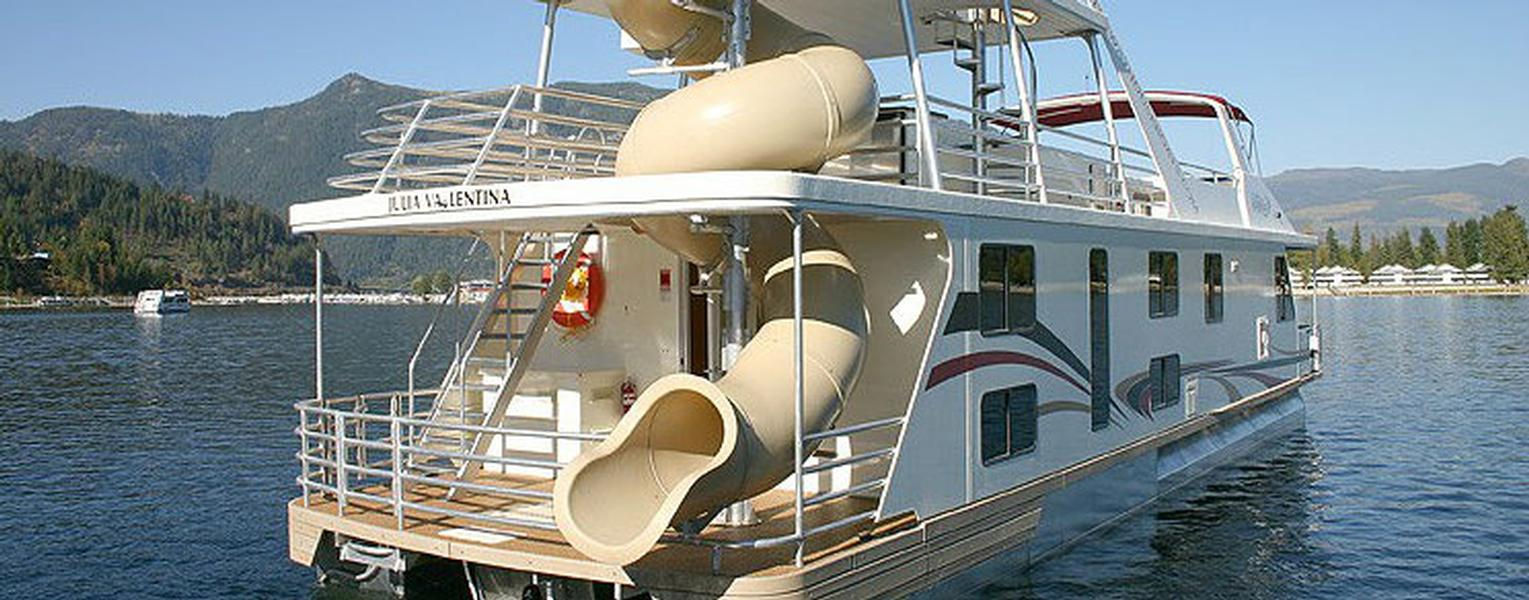 60 Genesis Houseboat