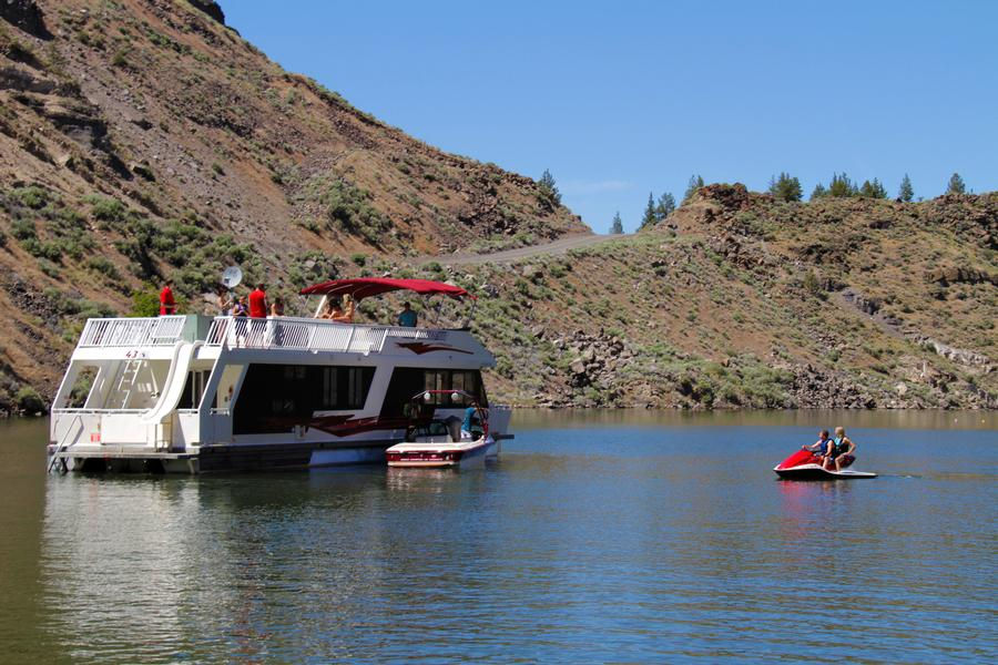 Lake Billy Chinook Houseboat Rentals 75ft Odyssey Houseboat