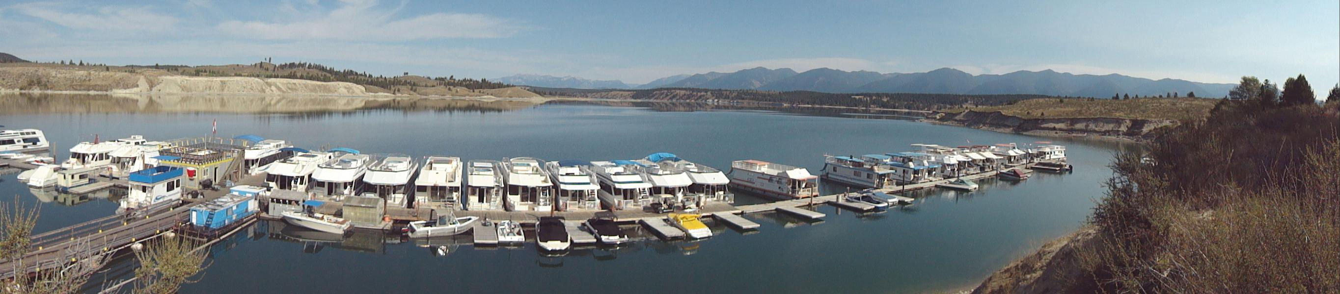 Choose from a fleet of comfortable houseboats for your lake vacation