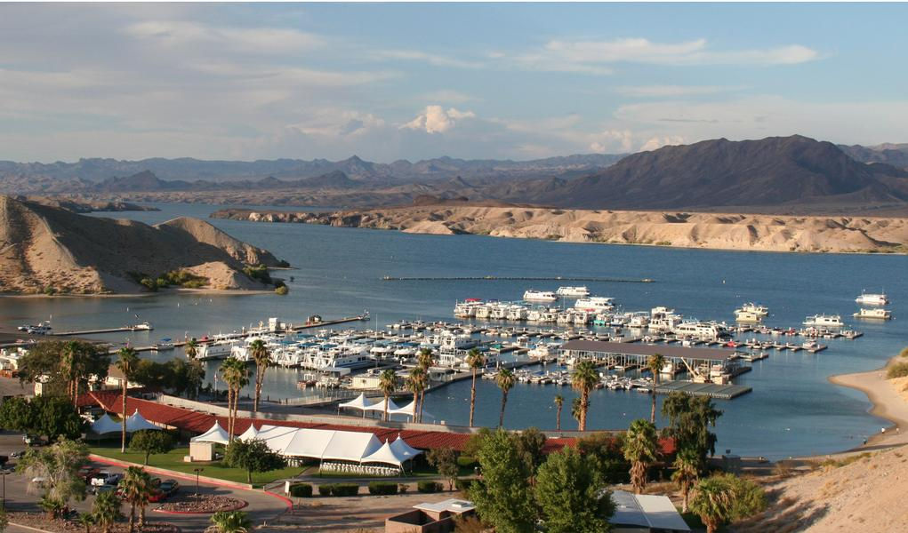 A stunning view of the Marina and its surrounding mountains