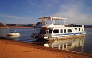 Houseboats and powerboats are the perfect combination