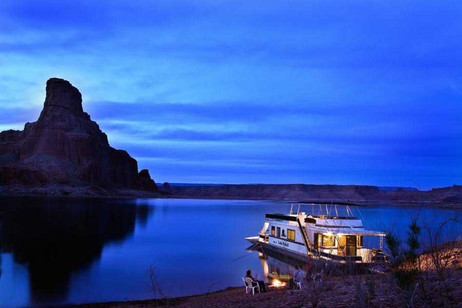 An evening of peace and quiet at Lake Powell