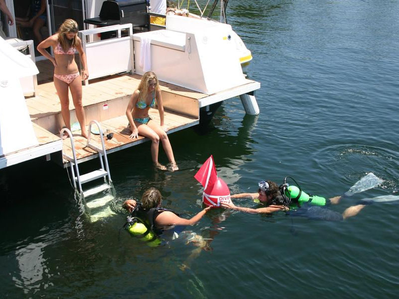 Plenty of diving opportunities in Bull Shoals Lake Photos