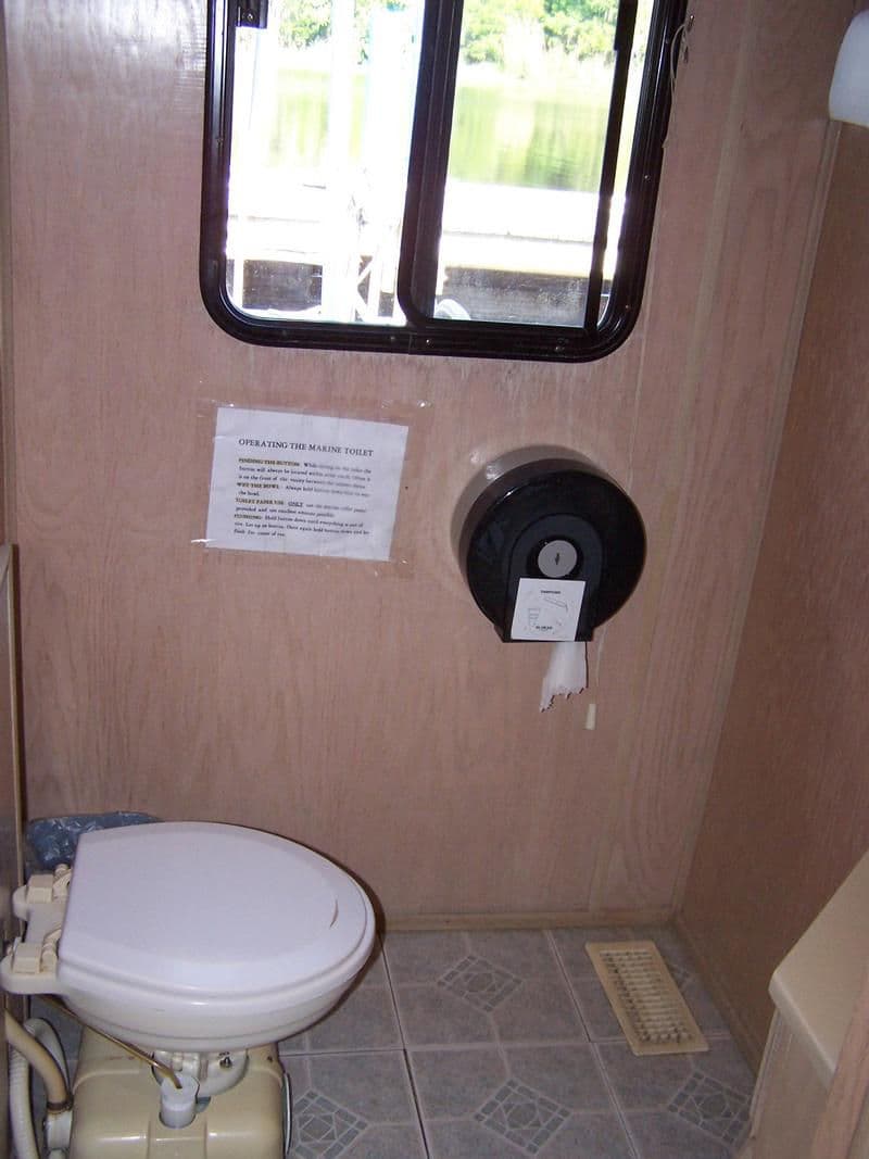 53 Foot 8 Sleeper Executive Houseboat