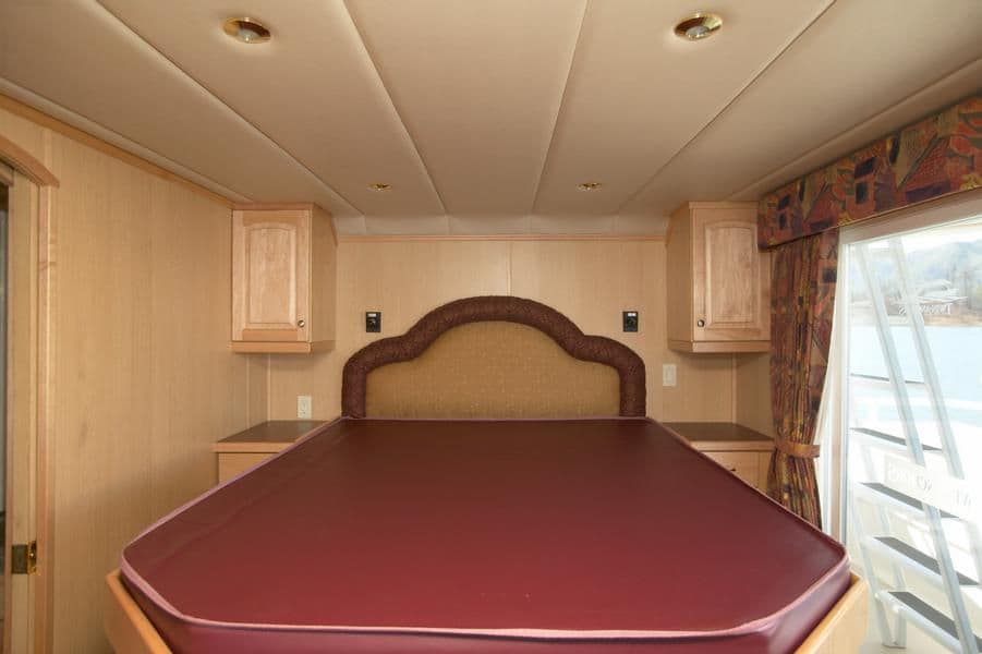 Corinthian Houseboat
