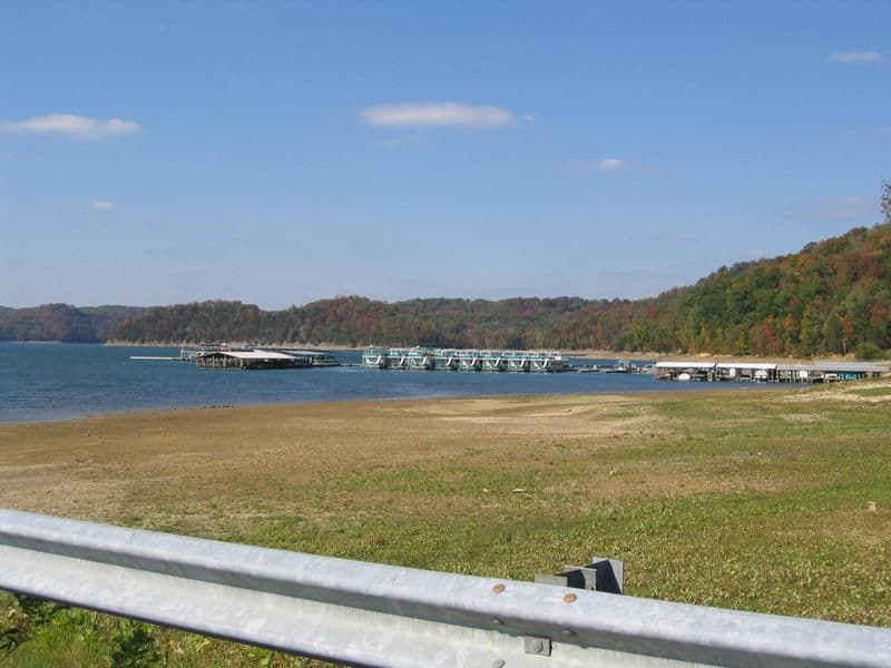Approaching the dock on your way to your houseboat