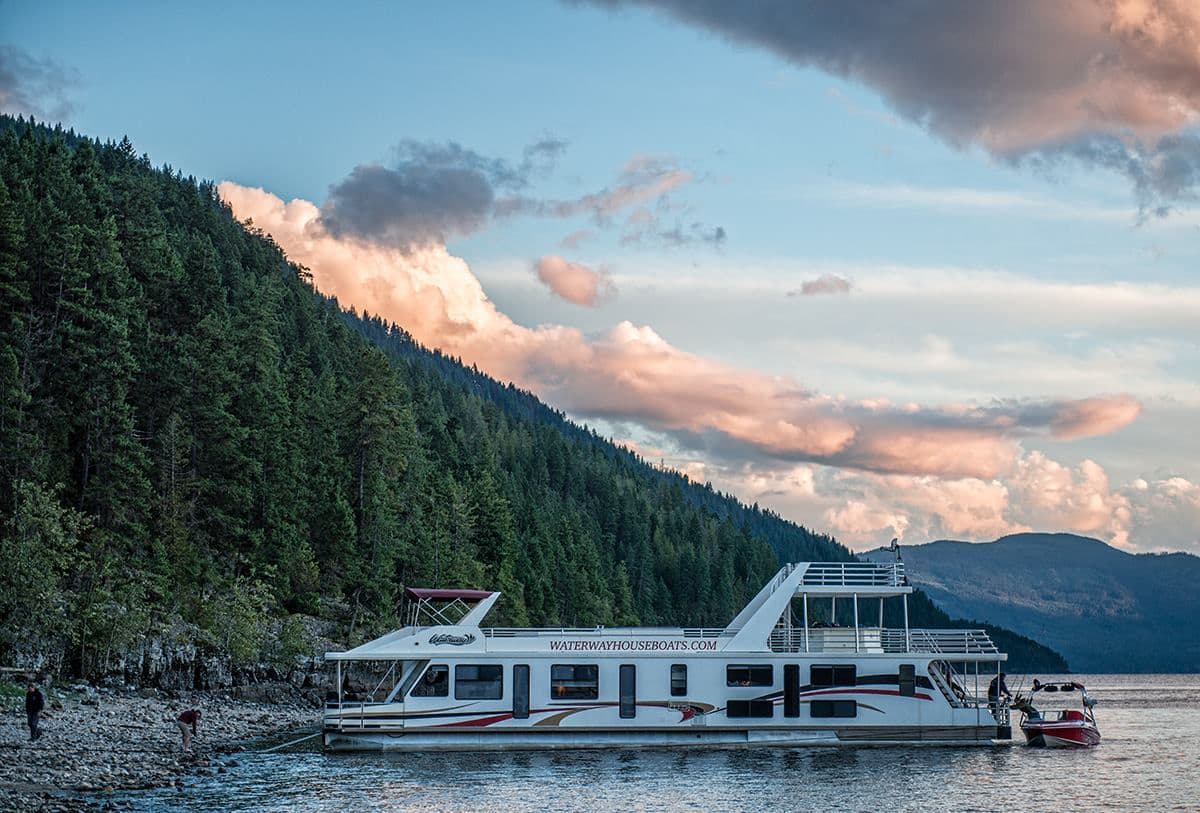 75 Genesis Houseboat