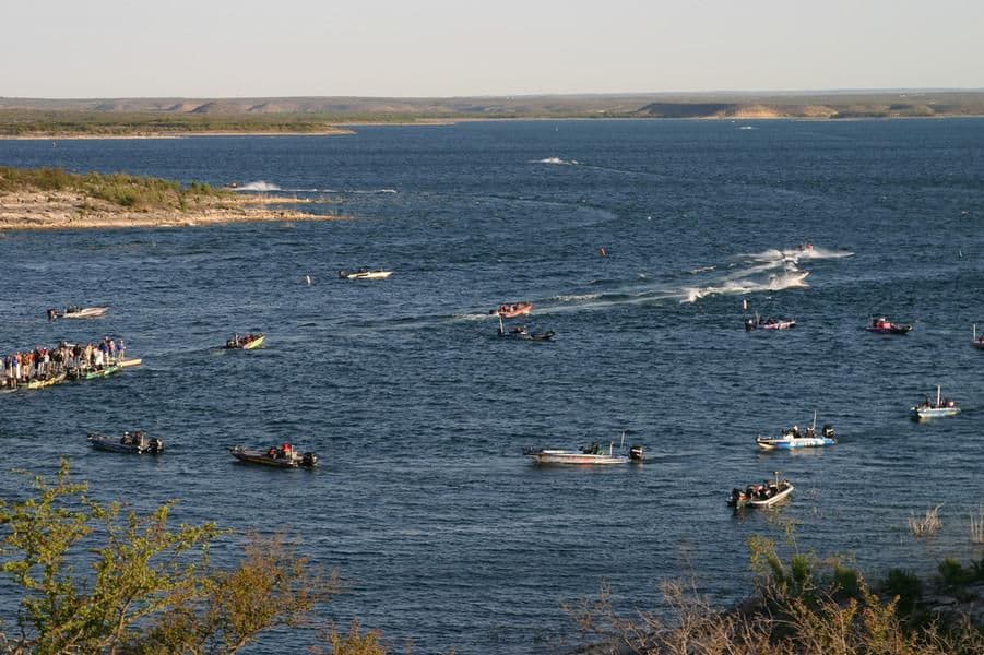 Speedboats are a great way to move about the lake
