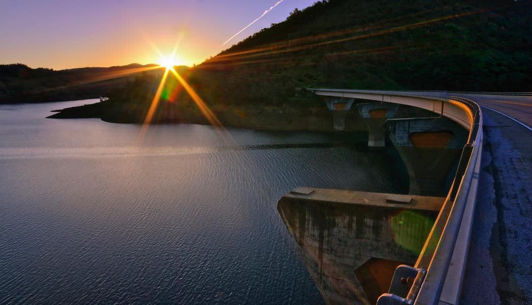 Traveling along side the lake will only leave you wanting to stay