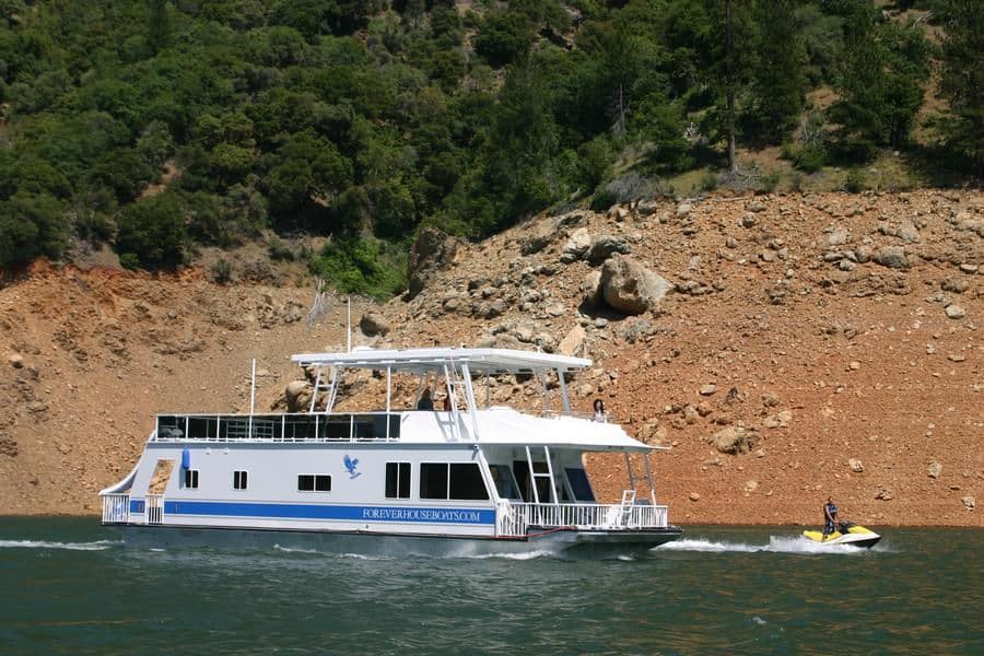 A personal watercraft leads the way on Lake Oroville