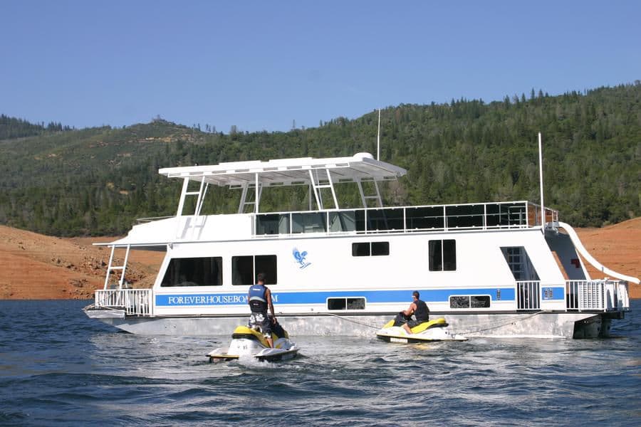 Don't forget to rent jet skis along with your houseboat