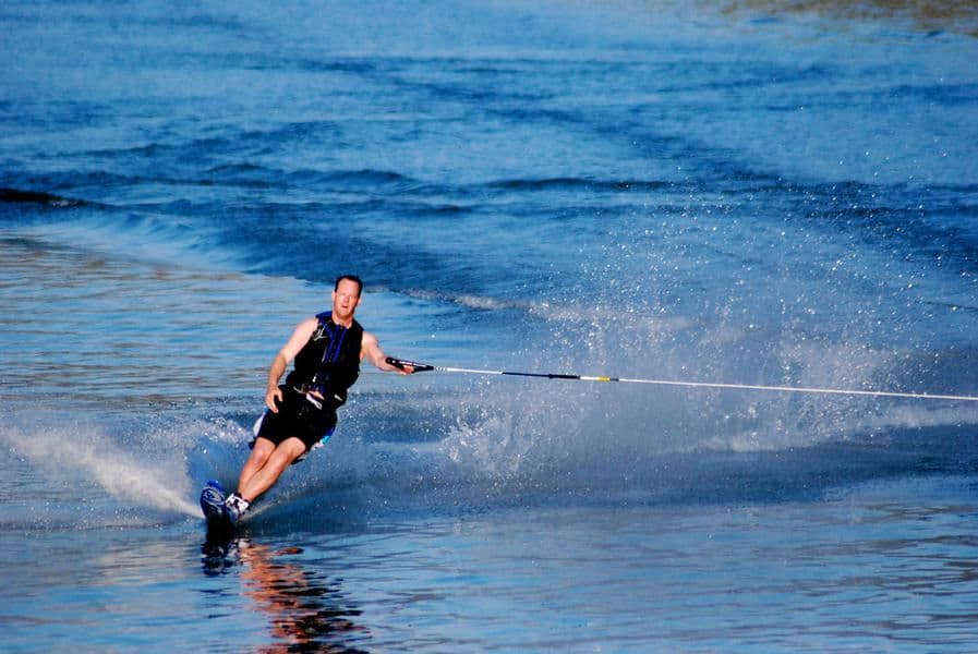 Carve the water through the wake