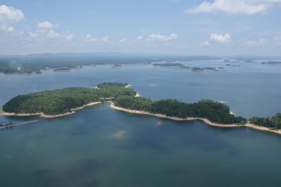More than 100 uninhabited islands to explore