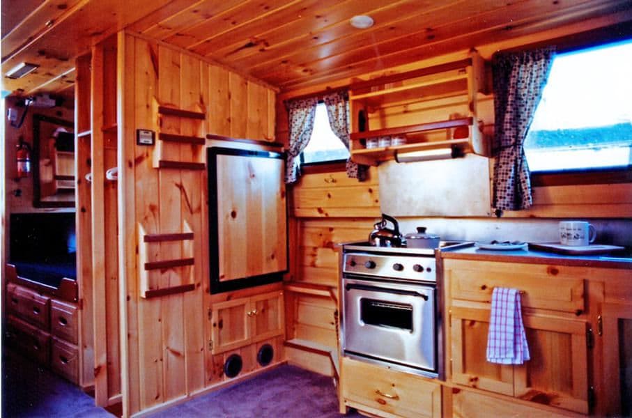 Lockmaster 34 Houseboat