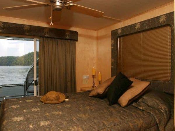 State Dock 900 Houseboat