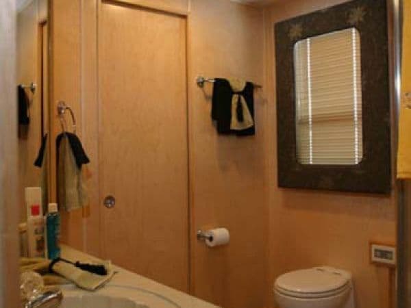 State Dock 900 Houseboat