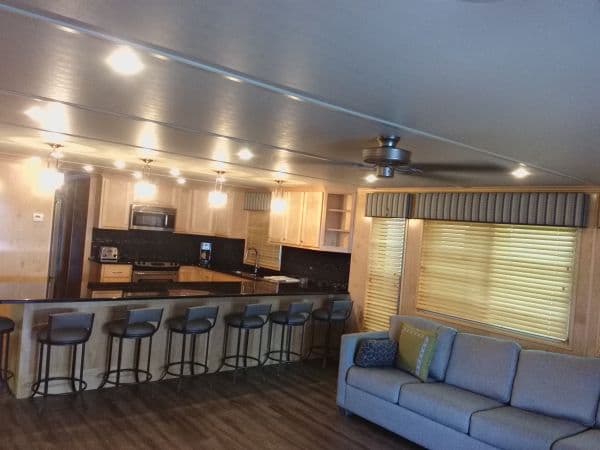 State Dock 925 Houseboat