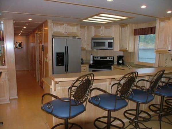 State Dock 950 “Luxury Cat” Houseboat