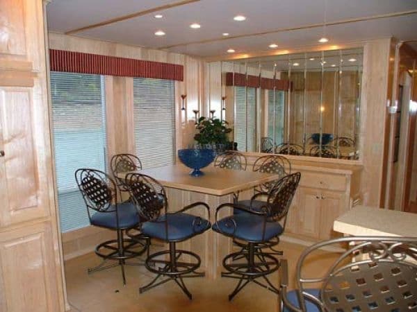 State Dock 950 “Luxury Cat” Houseboat
