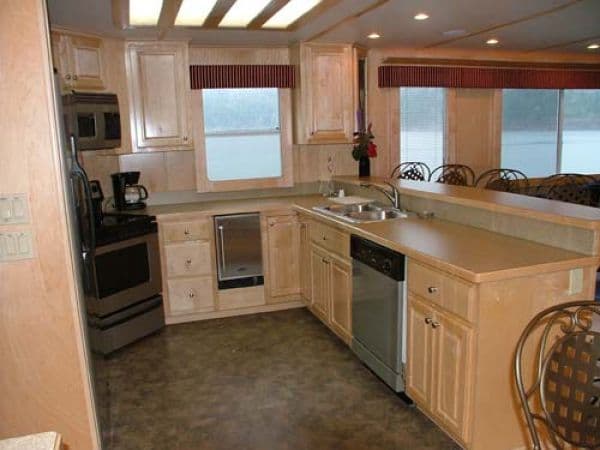 State Dock 950 “Luxury Cat” Houseboat