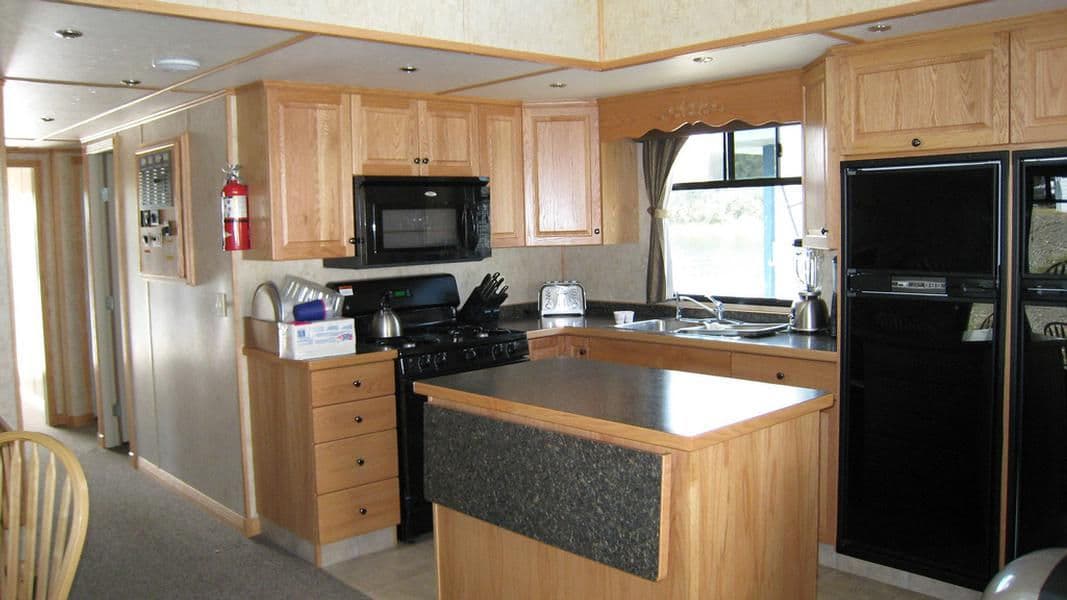 SuperCruiser Elite Houseboat