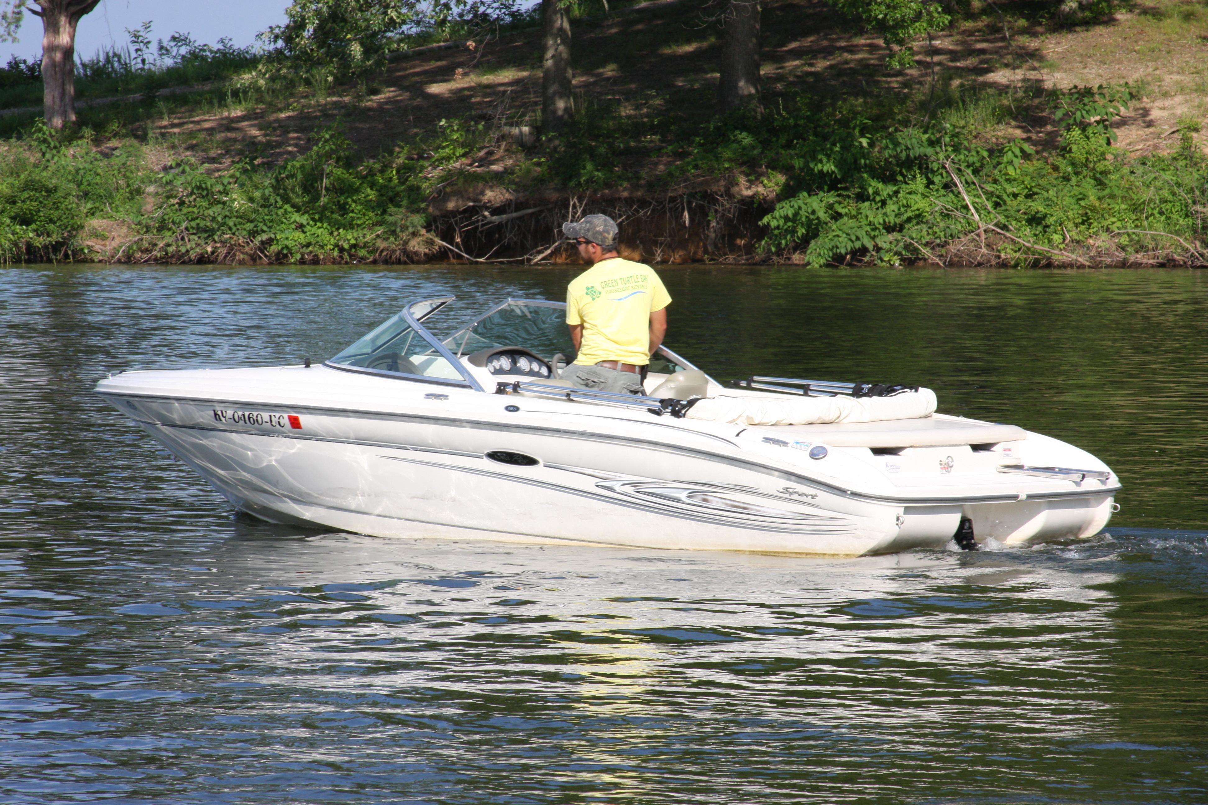 19' Byrant V6 Inboard Ski Boat