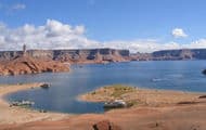 Big groups combine houseboats for an even bigger vacation
