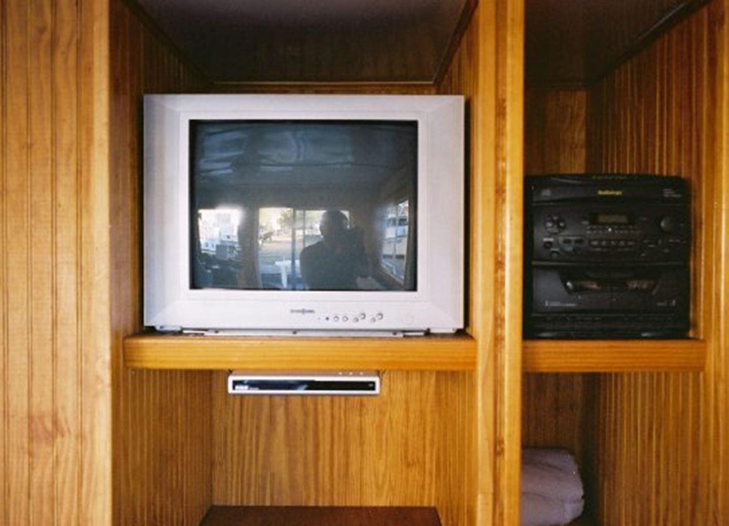 44-Millers-Houseboat-Media-7