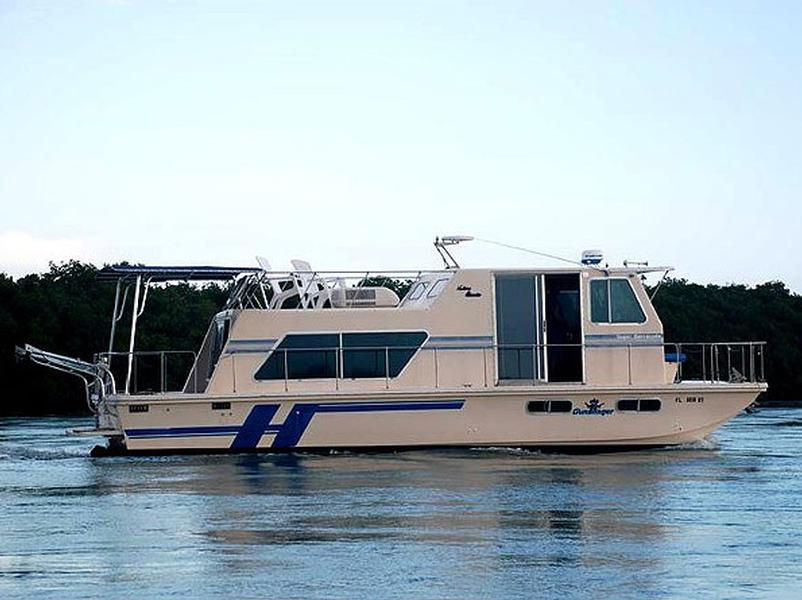 38 Foot Houseboat with Island