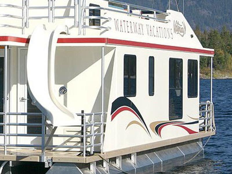 Lake Shuswap Houseboats Rentals