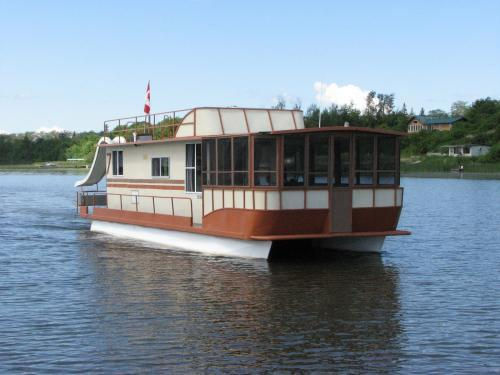 44 Foot Houseboat