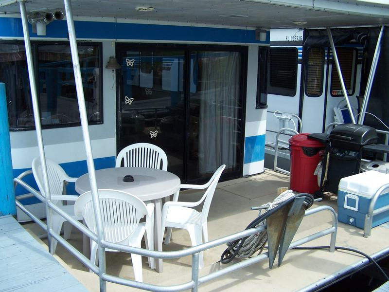 45 Foot 6 Sleeper Executive Houseboat