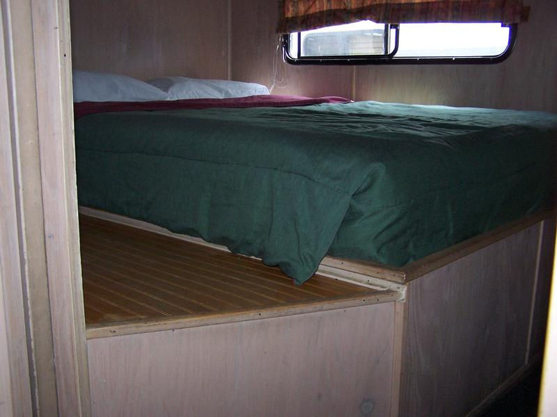 45 Foot 6 Sleeper Executive Houseboat