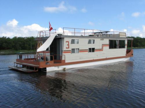 49 Foot Houseboat