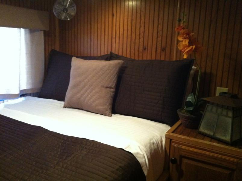 53 Foot Deluxe Houseboat