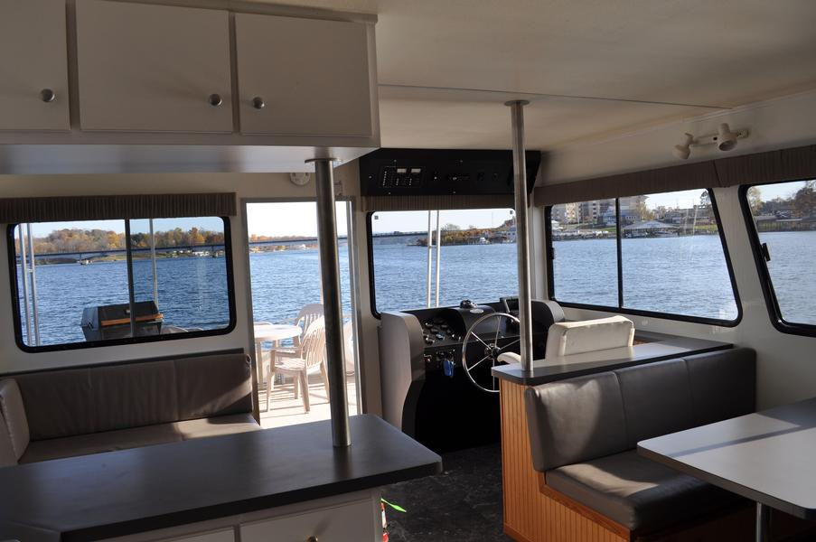 53' Deluxe Keycraft Cruiser Houseboat