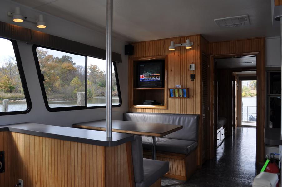 53' Deluxe Keycraft Cruiser Houseboat