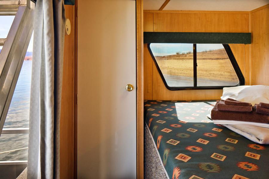 53 Adventurer Class Houseboat