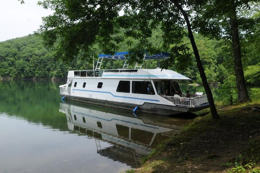 59 Deluxe Houseboat Sutton Lake