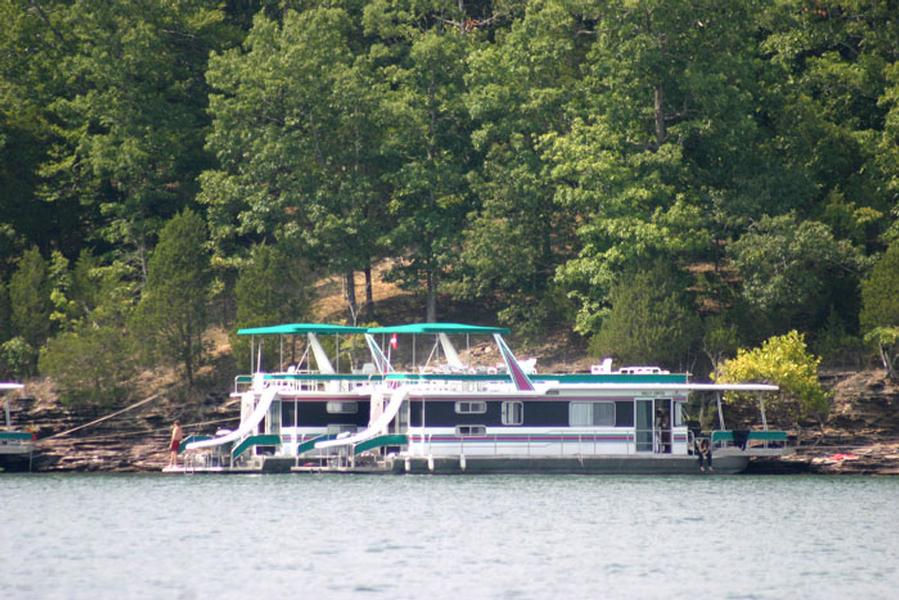 60 Discoverer Houseboat