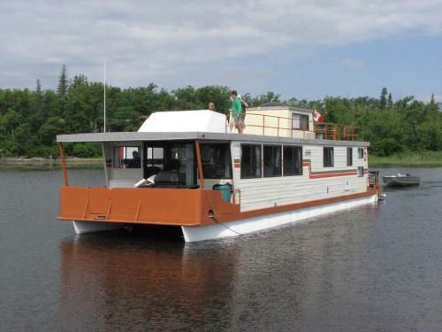 64 Foot Houseboat