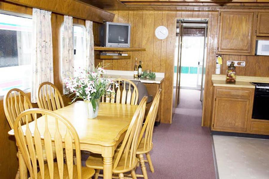 64 Jamestowner Houseboat