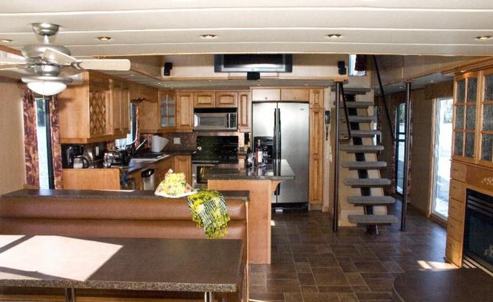 65 Titan Houseboat