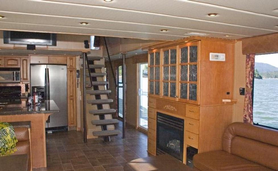 65 Titan Houseboat