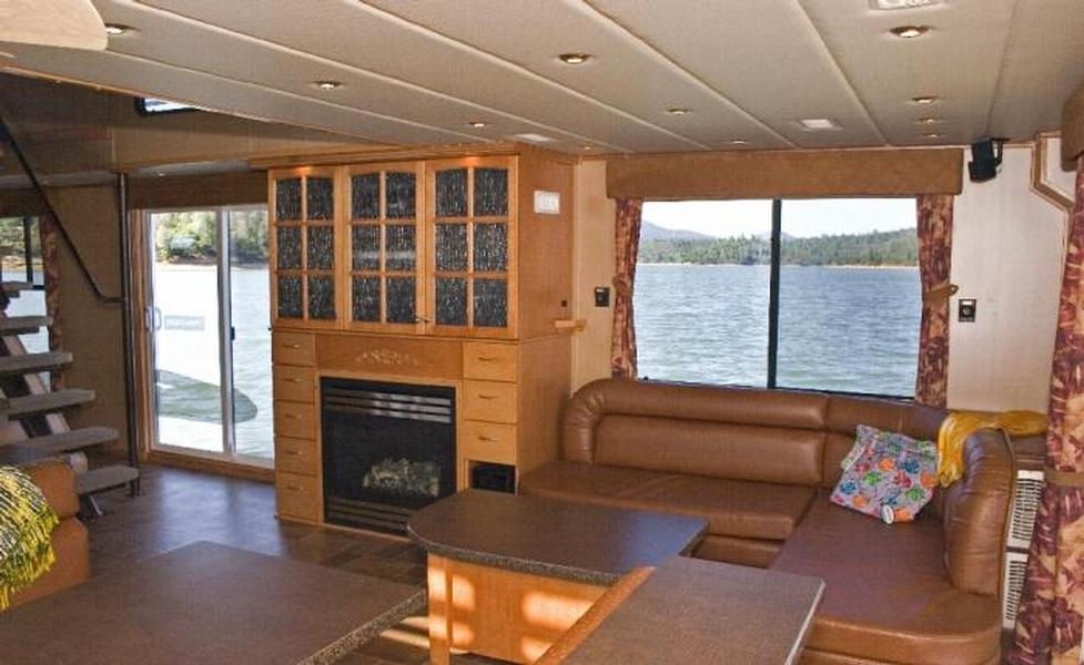 65 Titan Houseboat