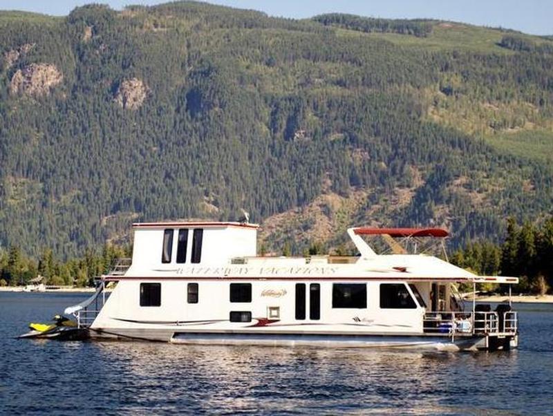 Lake Shuswap Houseboats Rentals