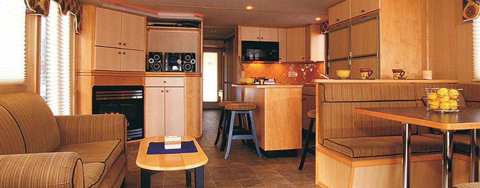 65U Mirage Houseboat