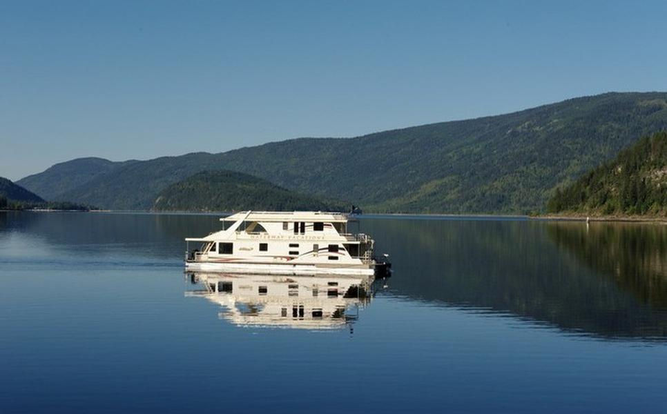 66 Mirage Houseboat