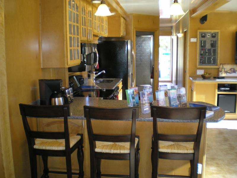 70 Silver Millennium Class Houseboat Media 2