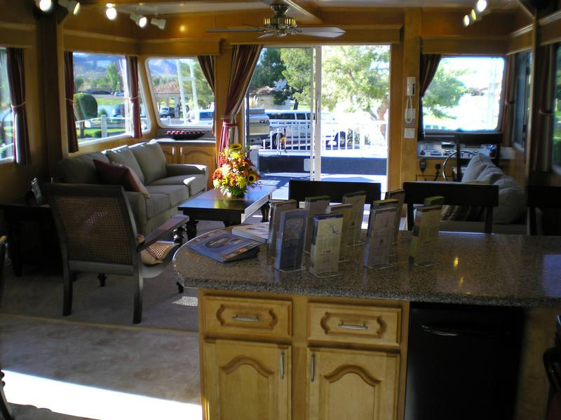 70 Silver Millennium Class Houseboat Media 3